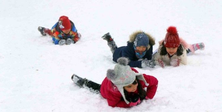 Erzincan’ın Refahiye ilçesinde eğitime kar tatili
