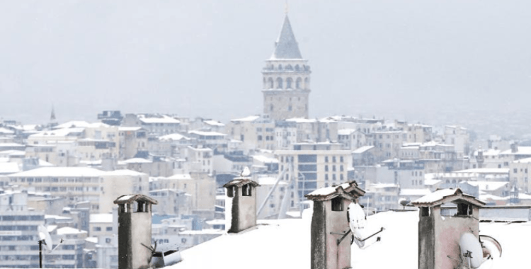 İstanbul'da kar hayatı olumsuz etkiledi: Hafta başına kadar sürecek
