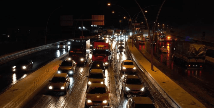 Başkentte kaza sonrası trafik durdu