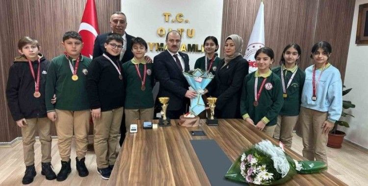 Minik badmintonçular Oltu’yu gururlandırdı
