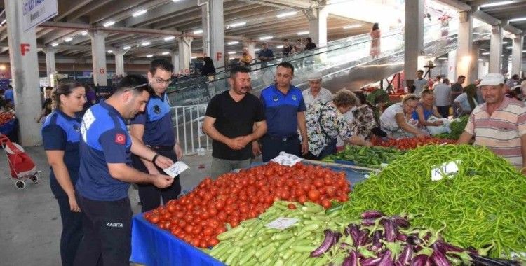 Menemen’in pazar yerleri, hijyen ve gıda güvenliği ile beğeni görüyor
