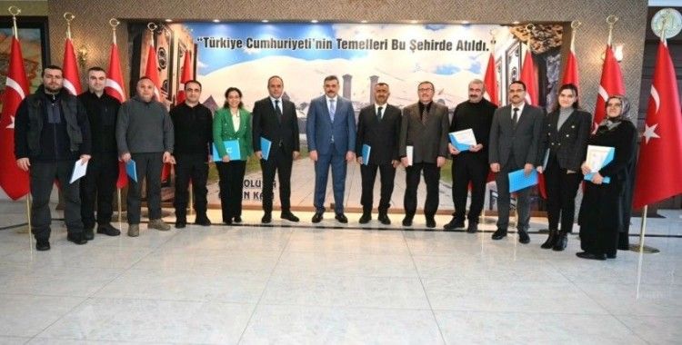 Vali Çiftçi başarılı personelleri unutmadı
