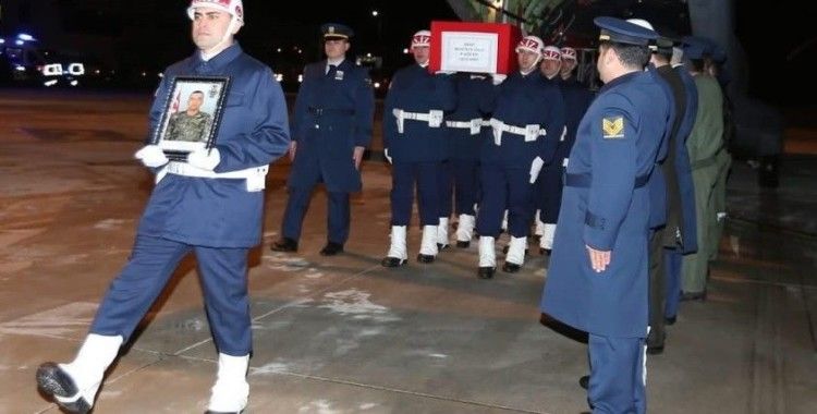 Şehit Mustafa Uslu’nun cenazesi havalimanında karşılandı
