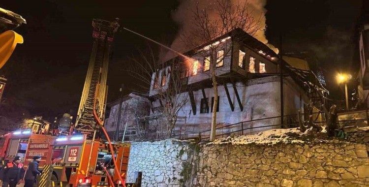 Safranbolu’da 150 yıllık tarihi konak alevlere teslim oldu
