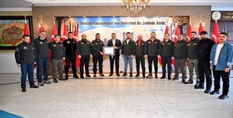 Macera Offroad ekibi Vali Çiftçi’yi ziyaret etti
