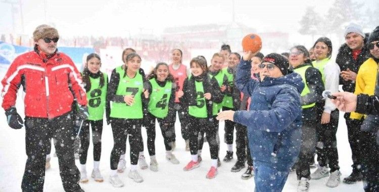 Kar Hentbol Şampiyonası, Türkiye’de ilk kez Erciyes’te yapıldı
