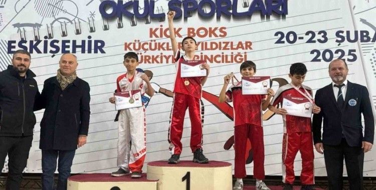 Pazaryerili kick boksçular Türkiye Şampiyonasından büyük başarı ile döndü
