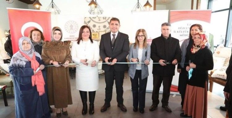 Tahta baskı yapma sergisi açıldı