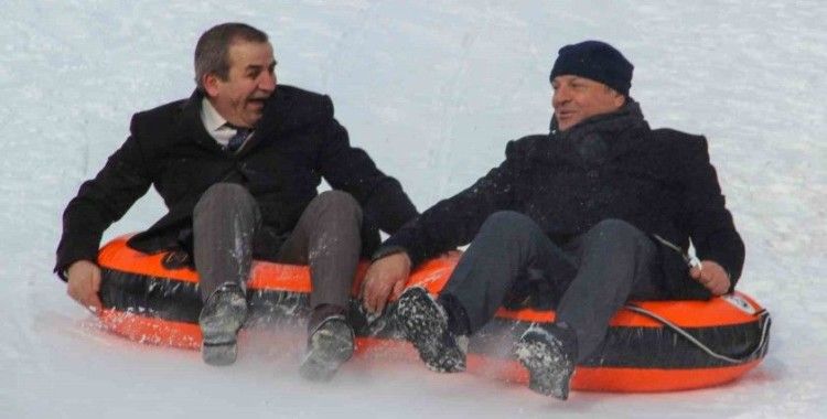 Kampüste kızak keyfi
