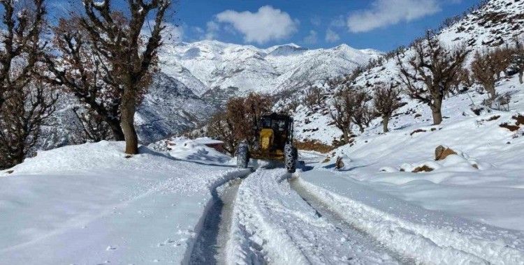 Batman’da karla kaplı mezra yolları ulaşıma açıldı
