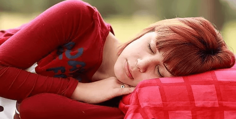 Metroda, otobüste uyuyanlar dikkat: 'Kan pıhtılaşması ve felç tehlikesi var, omurganız çöküyor'