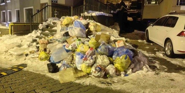 Zonguldak’ta toplanmayan çöpler tepkilere neden oldu
