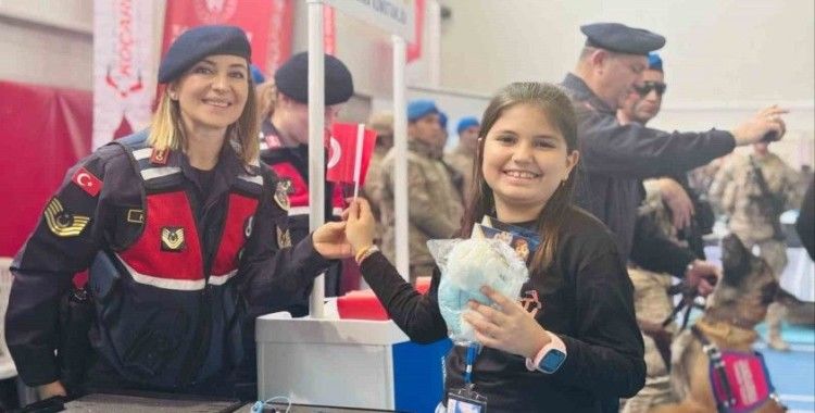 Teknoloji festivalinde öğrencilere siber suçlarla mücadele anlatıldı