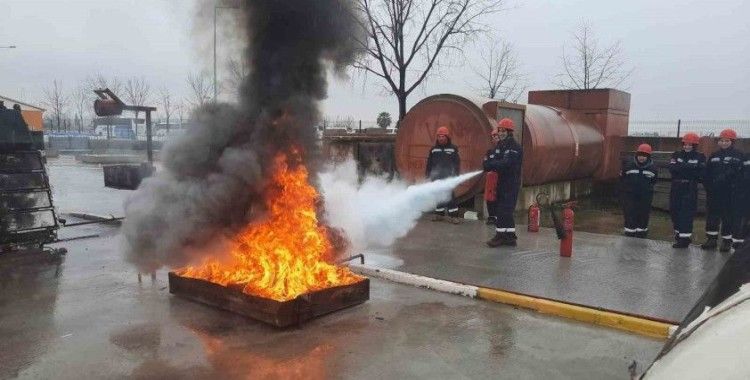 Gönüllü itfaiyeciler katkı sağlıyor