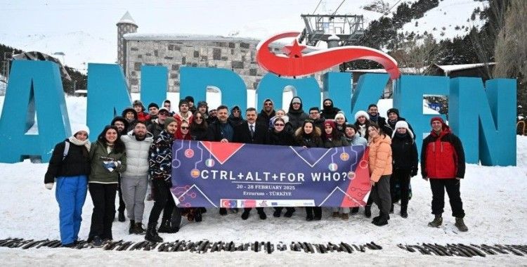Gençler "Ctrl+Alt+For Who?" projesi kapsamında buluştu
