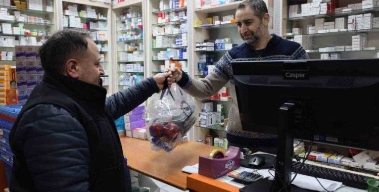 Nöbetçi eczacılara sahurluk ikram
