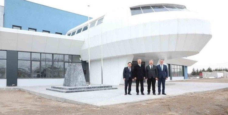 Savunma Sanayii Başkanı Melikgazi Belediyesi Havacılık Ve Uzay Bilimleri Lisesi’ni ziyaret etti
