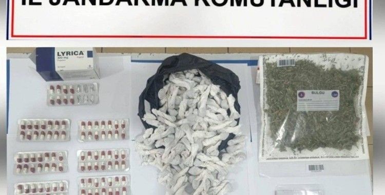 Yüklü miktarda uyuşturucu ile yakalanan 2 tacir tutuklandı