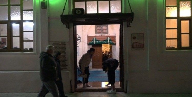 Kırklareli’nde ilk teravih namazında camiler doldu
