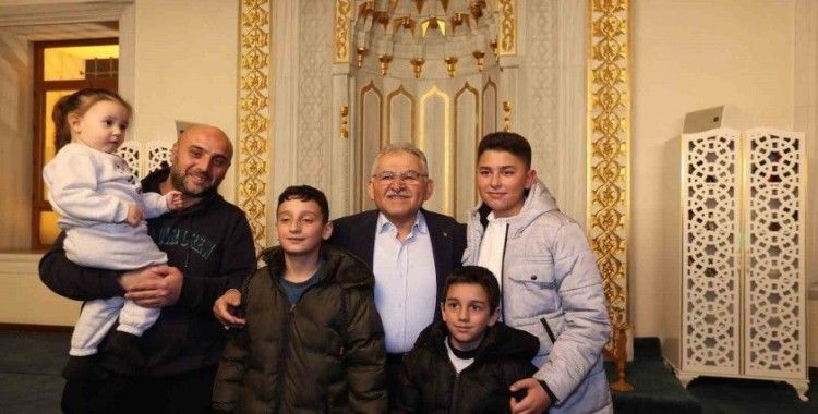 Başkan Büyükkılıç, Ramazan’ın ilk gününde hemşehrileri ile bütünleşti
