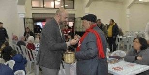 Başkan Zencirci iftarda vatandaşlara incir ikramında bulundu
