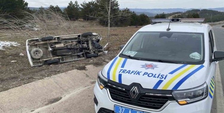 Kastamonu’da devrilen minibüsteki 3 kişi yaralandı