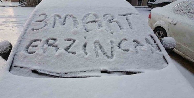 Erzincan güne karla uyandı
