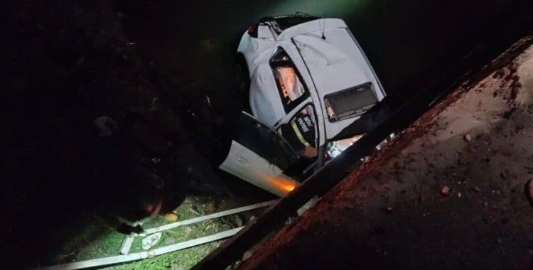 Kırıkhan’da sulama kanalına uçan otomobilin sürücüsü yaralandı

