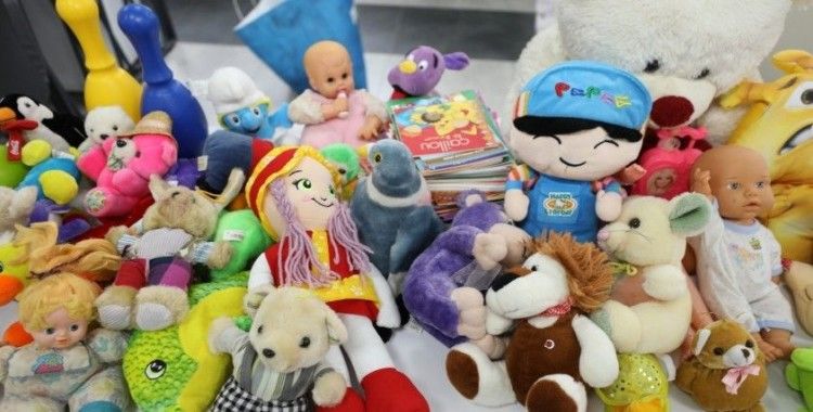 Yunusemre Belediyesi kitap ve oyuncak kampanyasına destek devam ediyor
