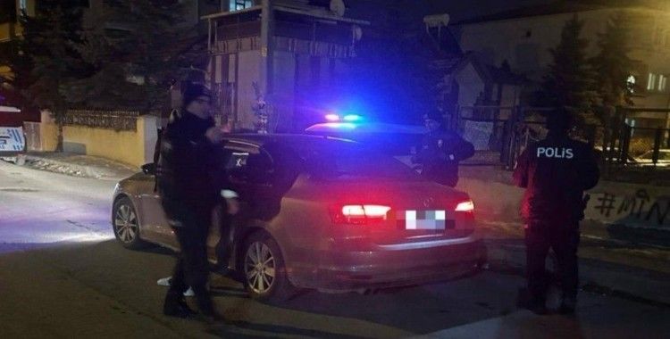 Polisten yurtlar önünde sıkı denetim
