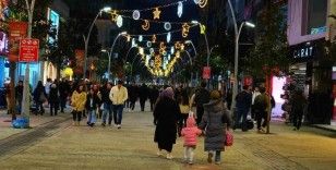 Çark Caddesi’nde Ramazan ayı için özel tasarımlı ışıklandırmalarla süslendi
