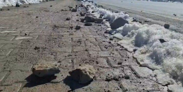 Pülümür’de vatandaşlar, taş ve kaya düşmeleri için önlem alınmasını istiyor
