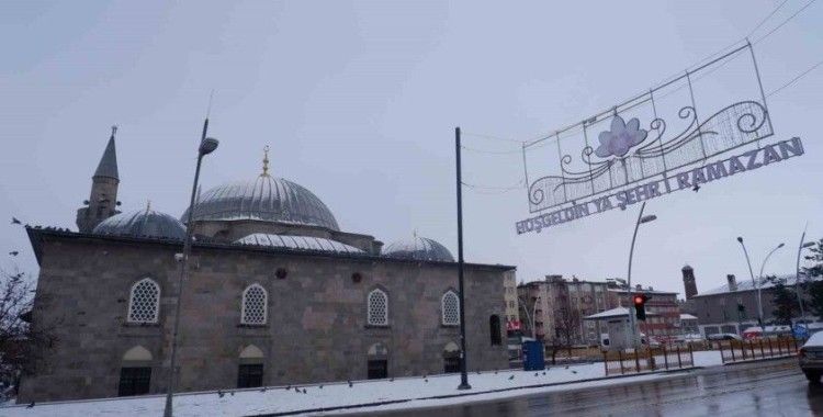 Erzurum’da kar yağışı etkili
