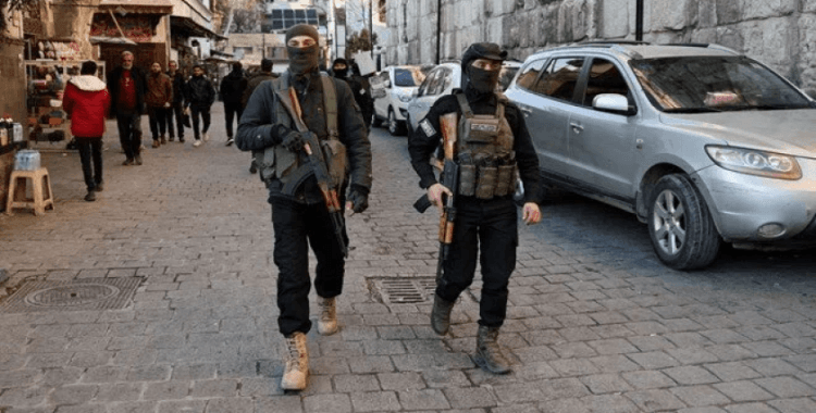 Suriye'nin güneyi Süveyda'da gerilim: Dürziler Suriye bayrağını indirerek İsrail bayrağı astı