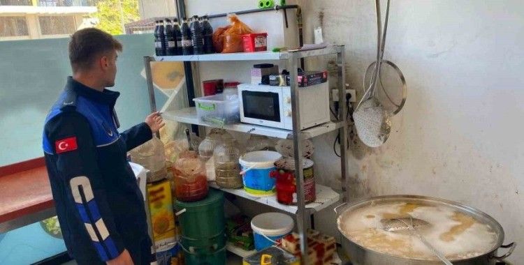 Hijyen kurralarına aykırı yemek imalatı yapan ruhsatsız işletme mühürlendi
