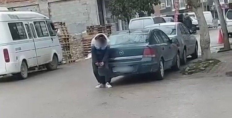 Madde bağımlısı şahıs, sokak ortasında hareketsiz kaldı
