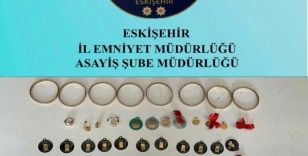 Kendilerini MİT görevlisi diye tanıtıp vatandaşı 2 milyon TL dolandıran şüpheliler yakalandı