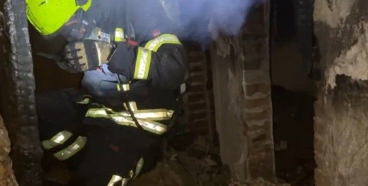 Mersin’de ev yangını yaşlı adam hayatını kaybetti
