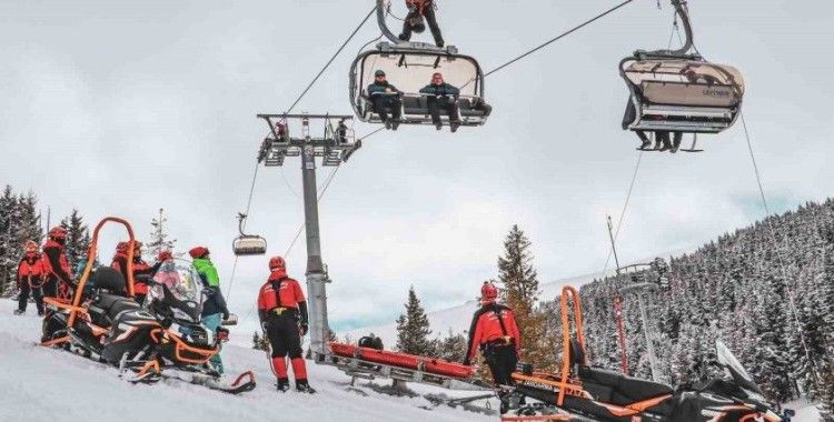 Kayak merkezinde telesiyejde arama ve kurtarma tatbikatı
