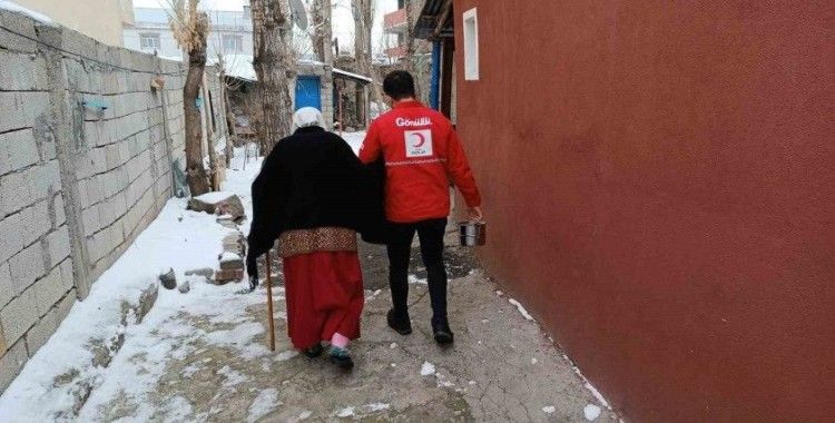 Türk Kızılay Ağrı Şubesi’nden her gün 4 bin 450 kişiye sıcak iftar
