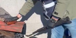 Kars’ta hurdalıktan uzun namlulu silah çıktı
