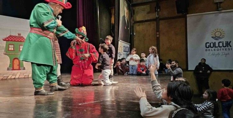 Çocuklar Ramazan şenliğinde eğleniyor
