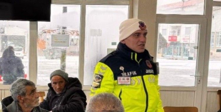 Jandarmadan vatandaşlara kahvehanelerde trafik eğitimi