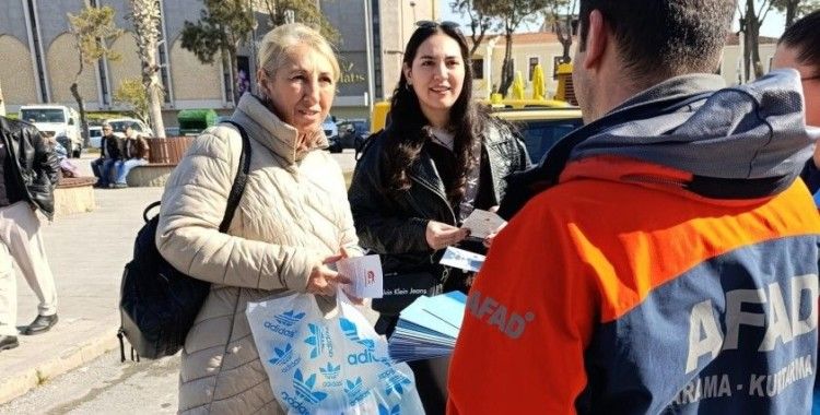 Kuşadası’nda vatandaşlara Tsunami bilgilendirmesi