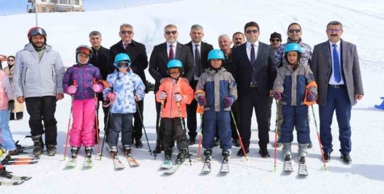 Başkan Demirli, kilim atölyesi ve kayak merkezini ziyaret etti
