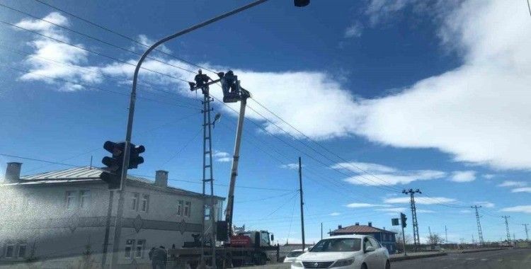 Kars’ta elektrik hatlarında bakım ve onarım çalışmaları devam ediyor
