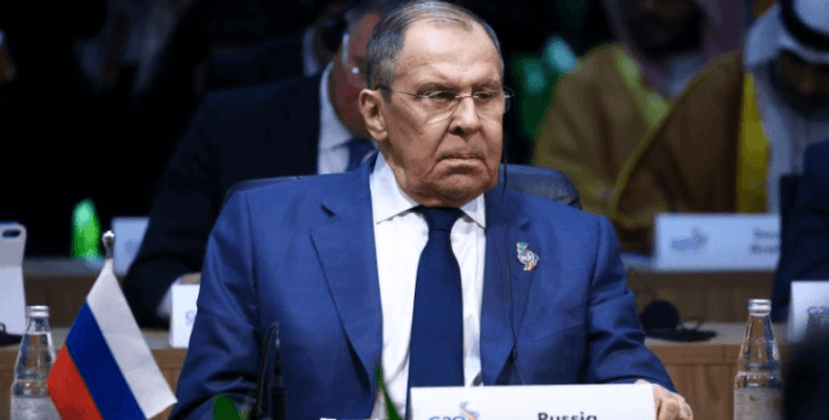 Lavrov: Avrupa'nın Ukrayna'da asker bulundurması NATO'nun savaşa doğrudan katılması demektir