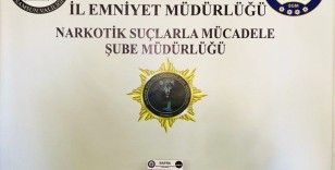 Yaşlı kadın 1 kilo 205 gram metamfetamin ile yakalandı