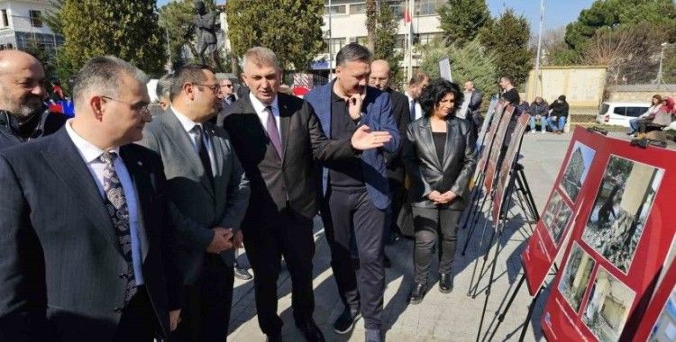 Depremde hasar gören binaların yer aldığı fotoğraf sergisine yoğun ilgi
