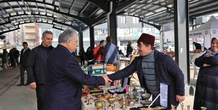 Antikacılar Ramazan’da pazarda buluşuyor
